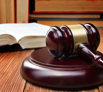 دليل الحقوق القانونية ونظام الإقامة والعمل للمقيمين بالسعودية   المحامي مشعل الشمري بالرياض
